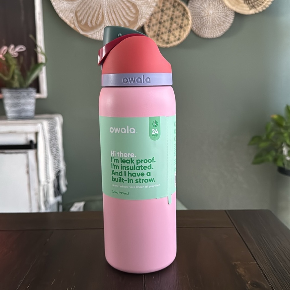 Owala 32oz FreeSip Stainless Steel Water Bottle in Sugar High! New!